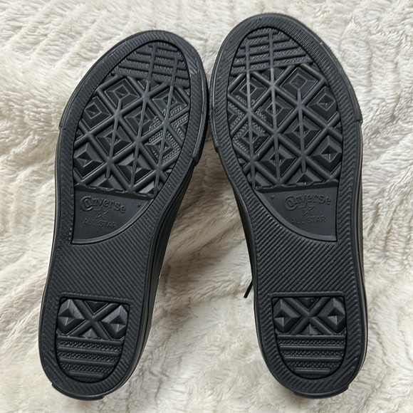 Converse Teen Titans Go kids sneakers size 3 low top shoes, EUC - Picture 6 of 9